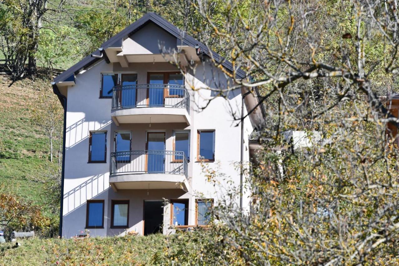 1060 Meet Eat Hike & Tour Villa Plav Exterior photo